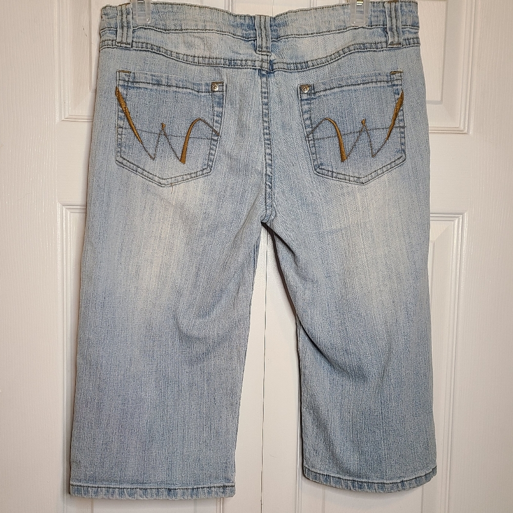 Wet Seal Light Denim Jean Capri size 13 - Picture 4 of 4